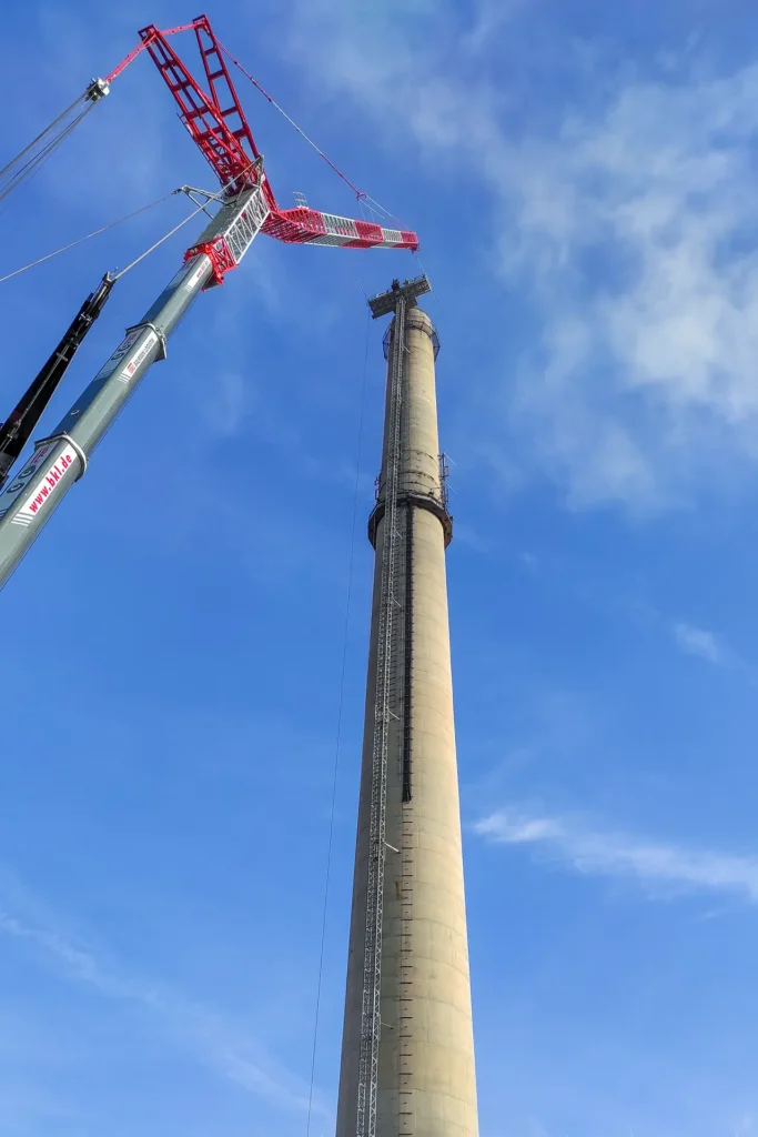 Rückbau einer Schornsteinanlage in Premnitz mit Spezialequipment